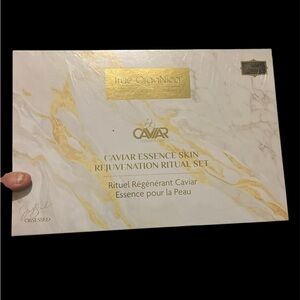 Caviar Essence Rejuvenation Set - White and Gold